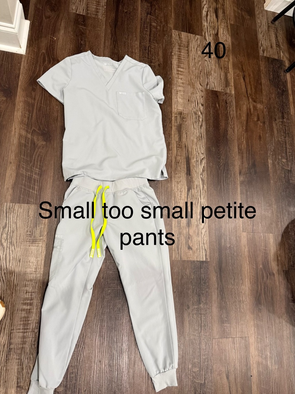 Women’s figs grey Small top small petite bottoms